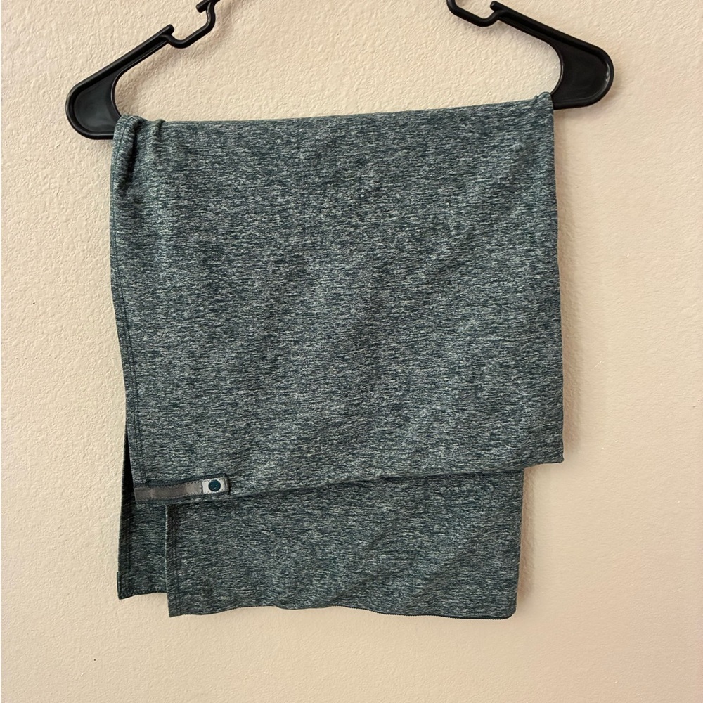 Lululemon Athletica Charcoal infinity button scarf